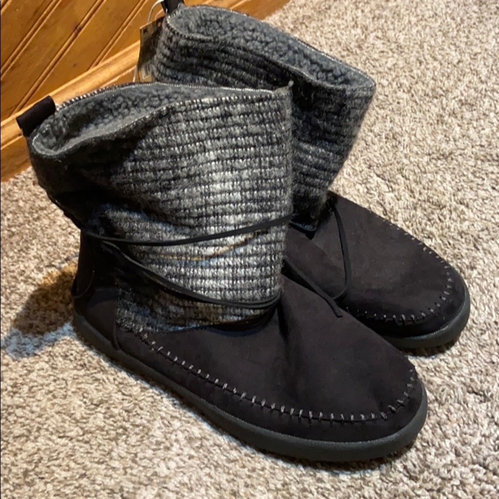 New with tags! Black lace up boots